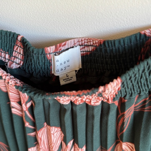 A New Day Pleated Skirt Size Large - Picture 2 of 5